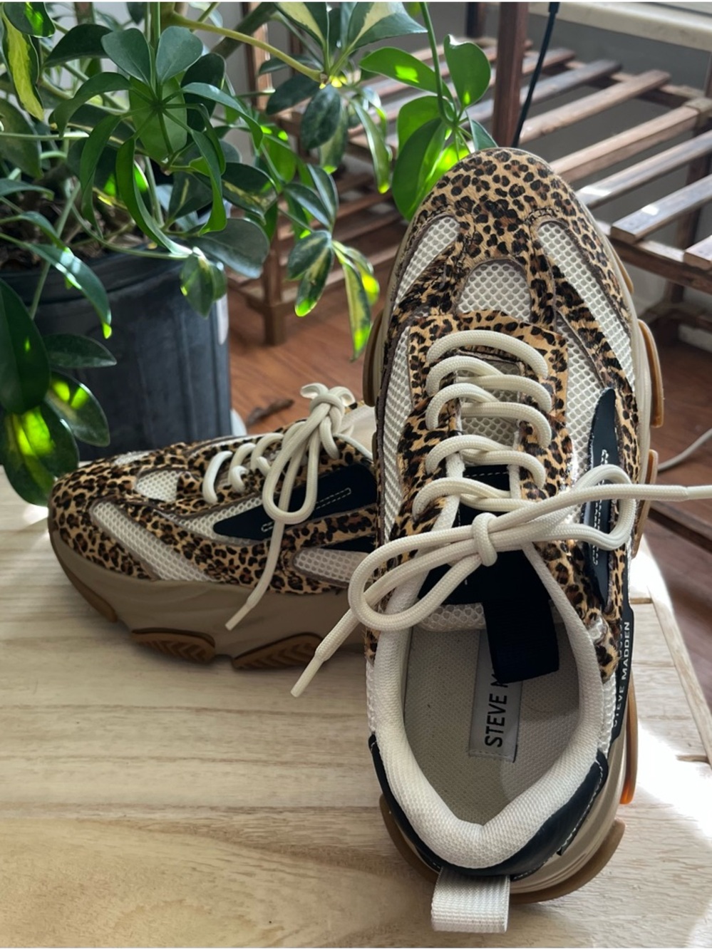 NEW Steve Madden Leopard Print Sneakers Lace-Up Casual Shoes Women’s Sz 8.5 - Picture 3 of 8